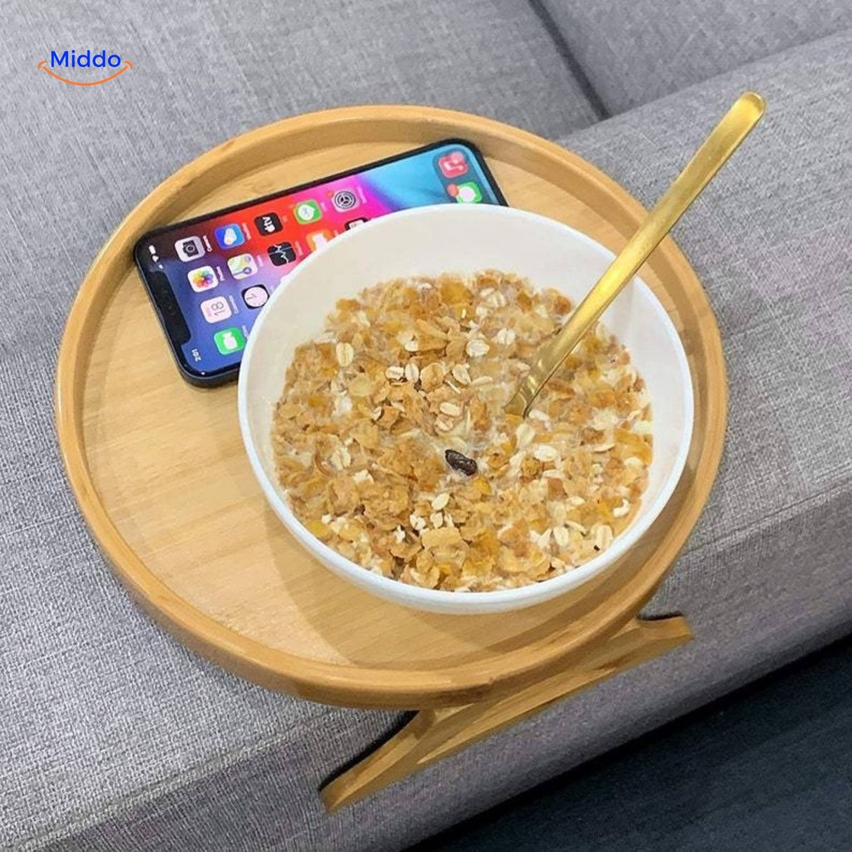 ComfyGrip Sofatafel met ontbijtkom en smartphone op bamboeblad www.middo.nl