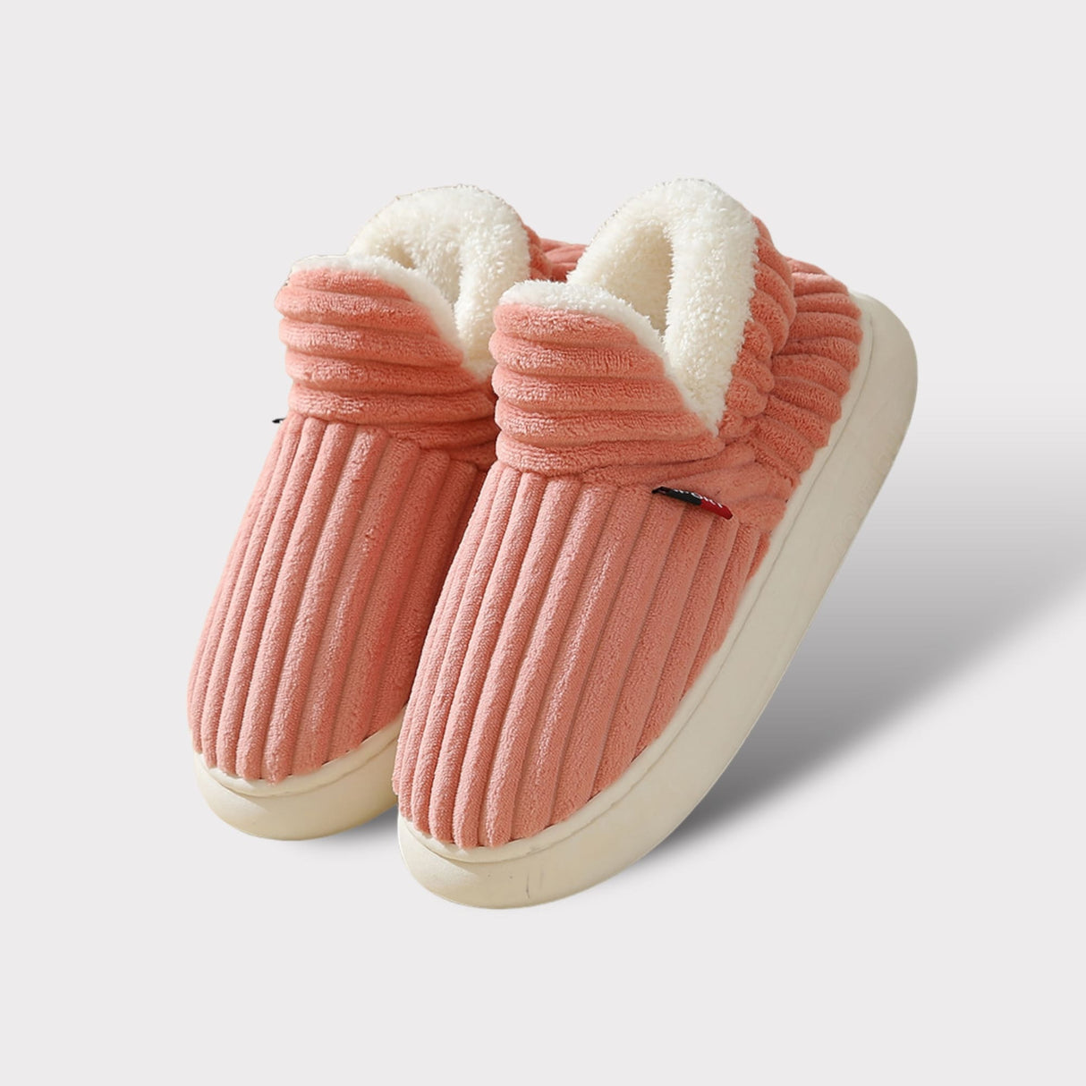 Roze comfort fleece pantoffels met witte fleece voering en witte rubberen zool.