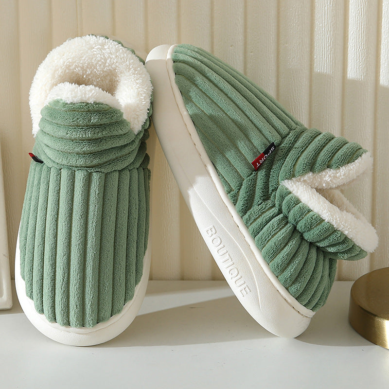 Groene CozyComfort pantoffels met witte fleece voering.