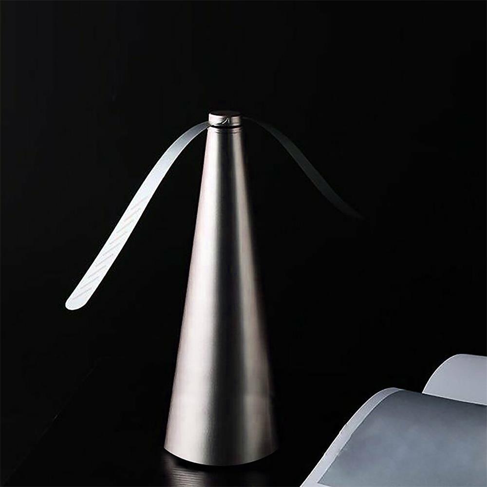 Zilveren Fly Fan op zwarte achtergrond