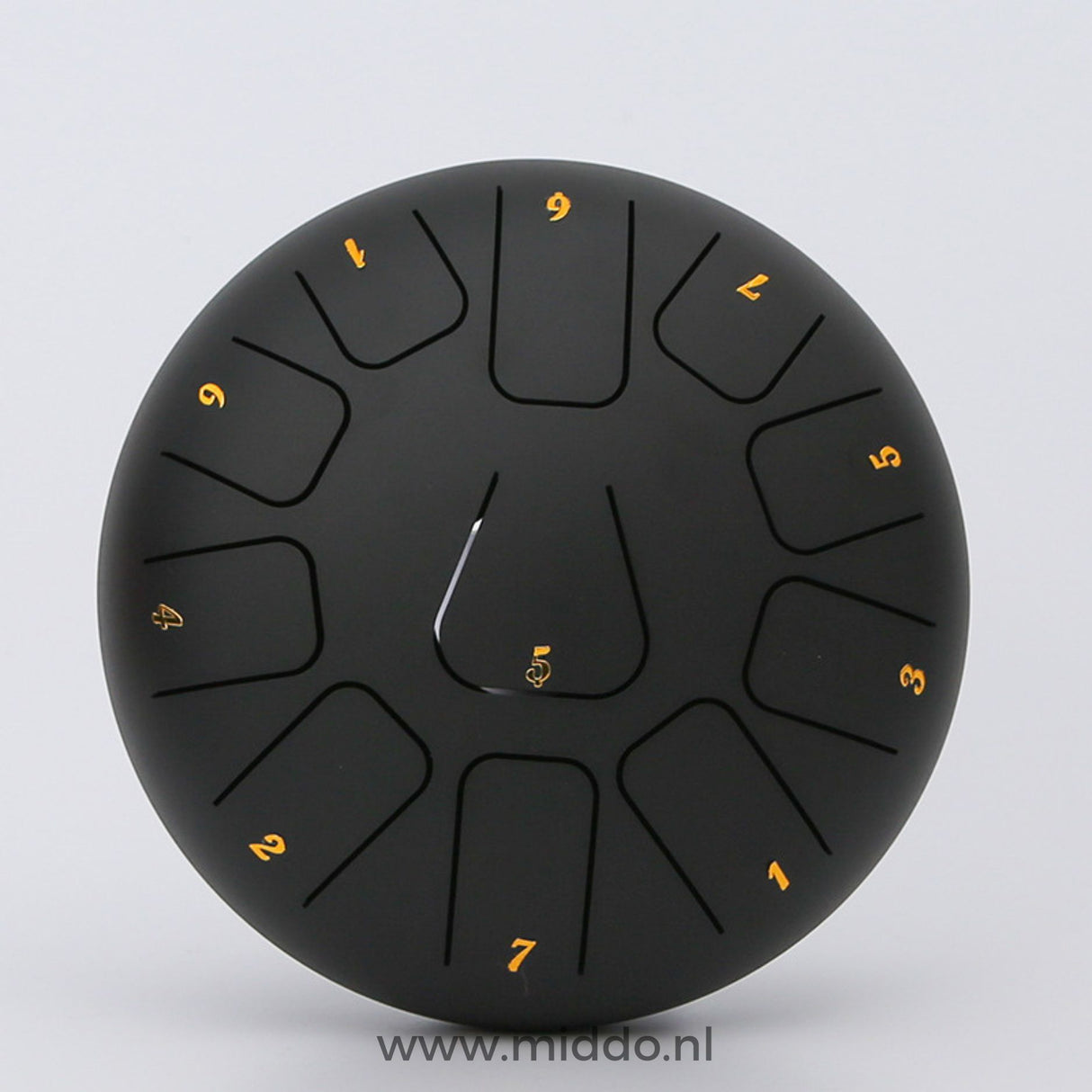 Zwarte steel tongue drum van 20 cm met cijfers op een witte achtergrond