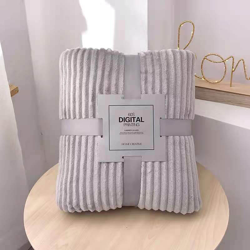Grijze fluwelen fleece deken verpakt met grijze band