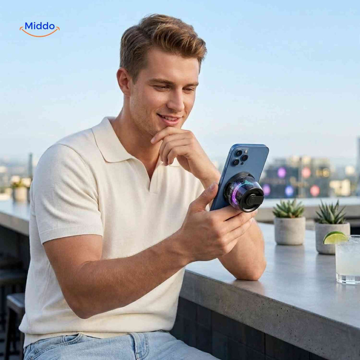 MagniBeat Speaker in gebruik op smartphone www.middo.nl