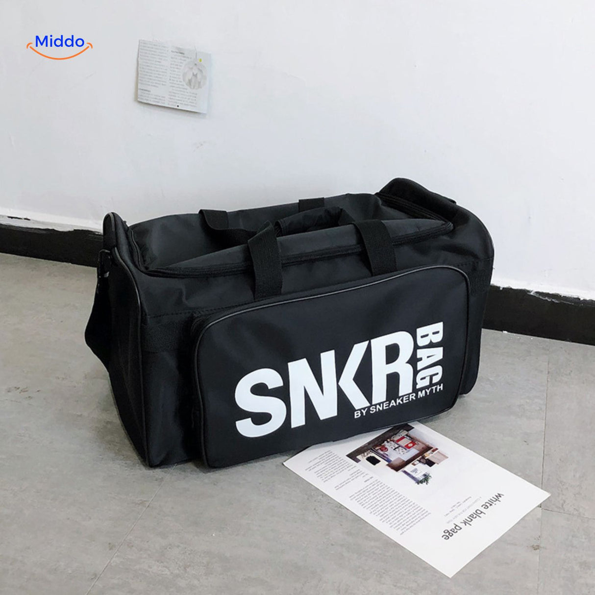 SNKRPro Tas zwart met grote witte tekst www.middo.nl
