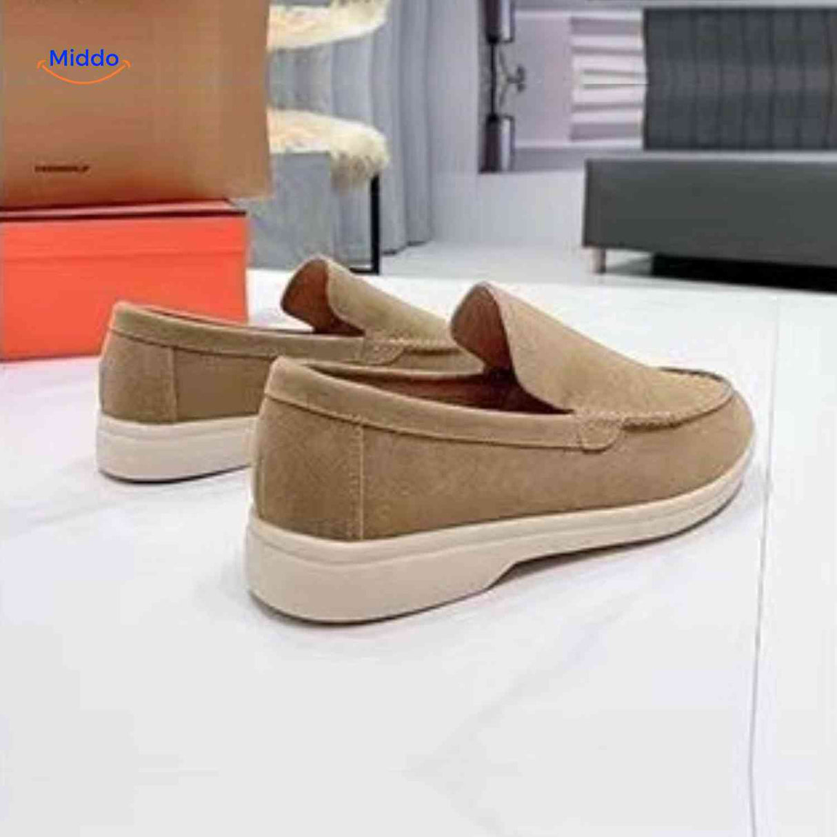 beckwin loafers zandkleur suede instappers met creme loopzool www.middo.nl