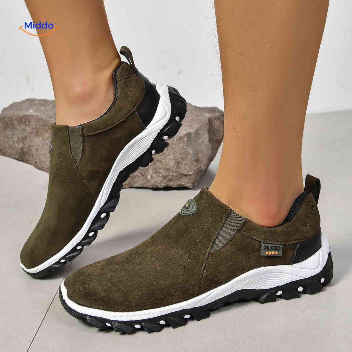 heren olijf casual schoenen zijaanzicht slip on ontwerp gedempte zool outdoor gebruik www.middo.nl