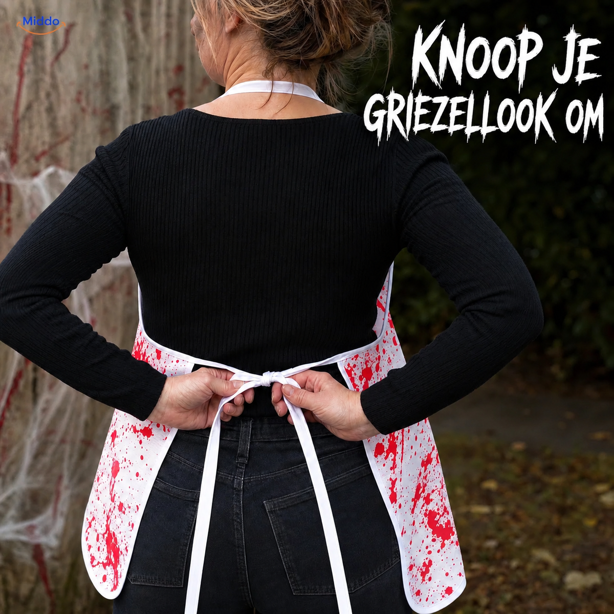 BloodstainFX Halloween-kostuumschort: detail van het strikken van de banden op de rug.
