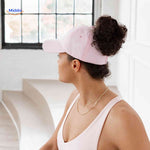 ponylite pet roze pet met haaropening en hoge knot damesstijl www.middo.nl