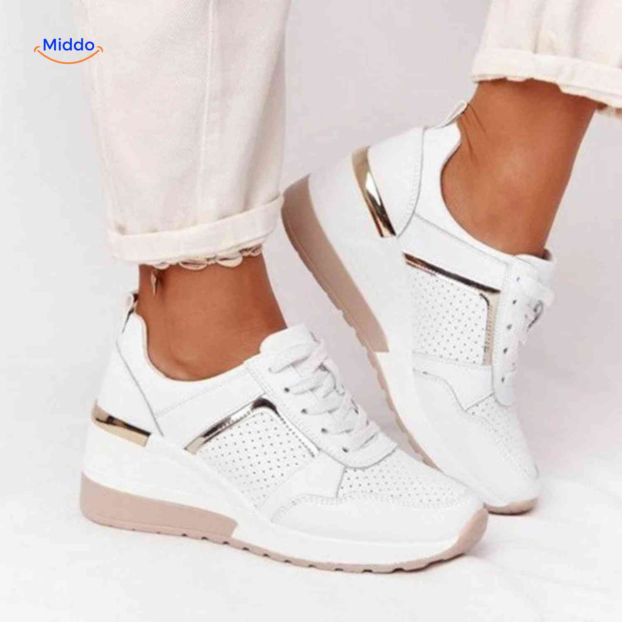witte en zilveren wedge sneakers zijaanzicht met verhoogde zool en veters www.middo.nl