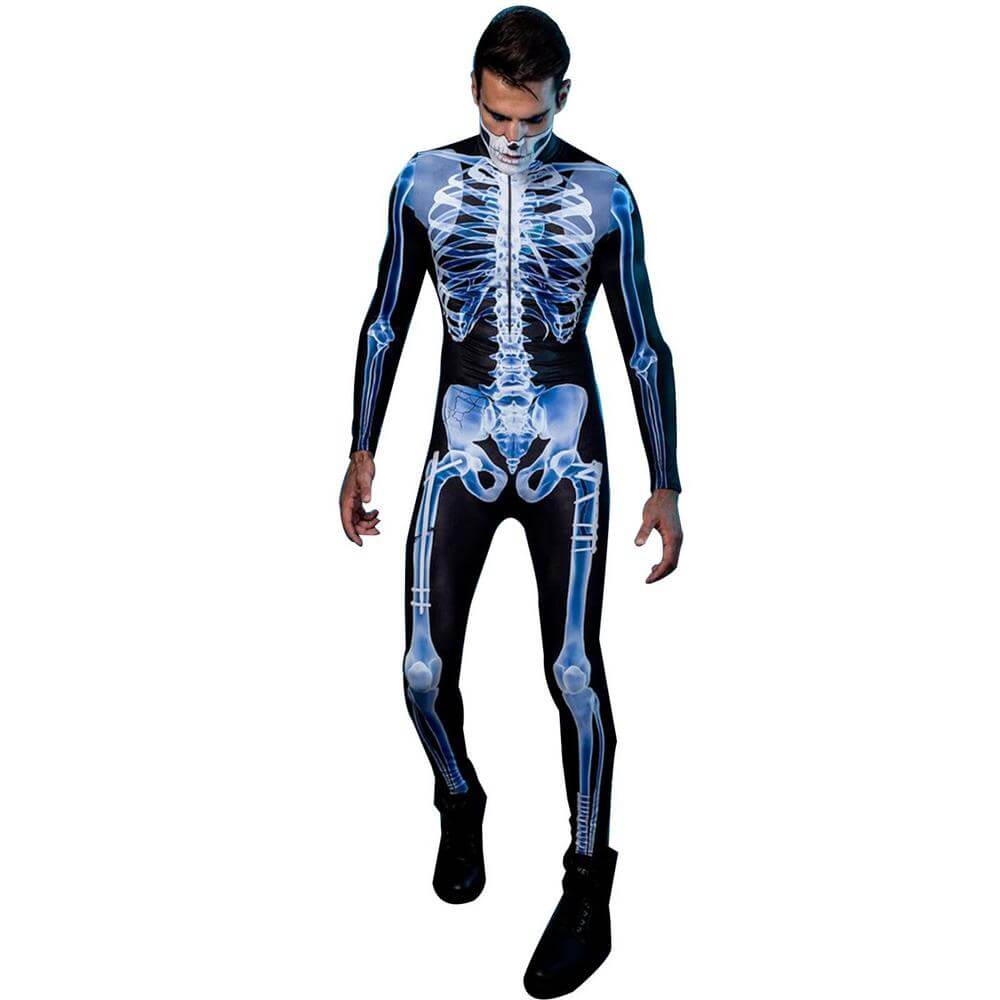 Man draagt een 3D skeletoutfit en heeft op zijn gezicht ook een skeletgebit getekend.
