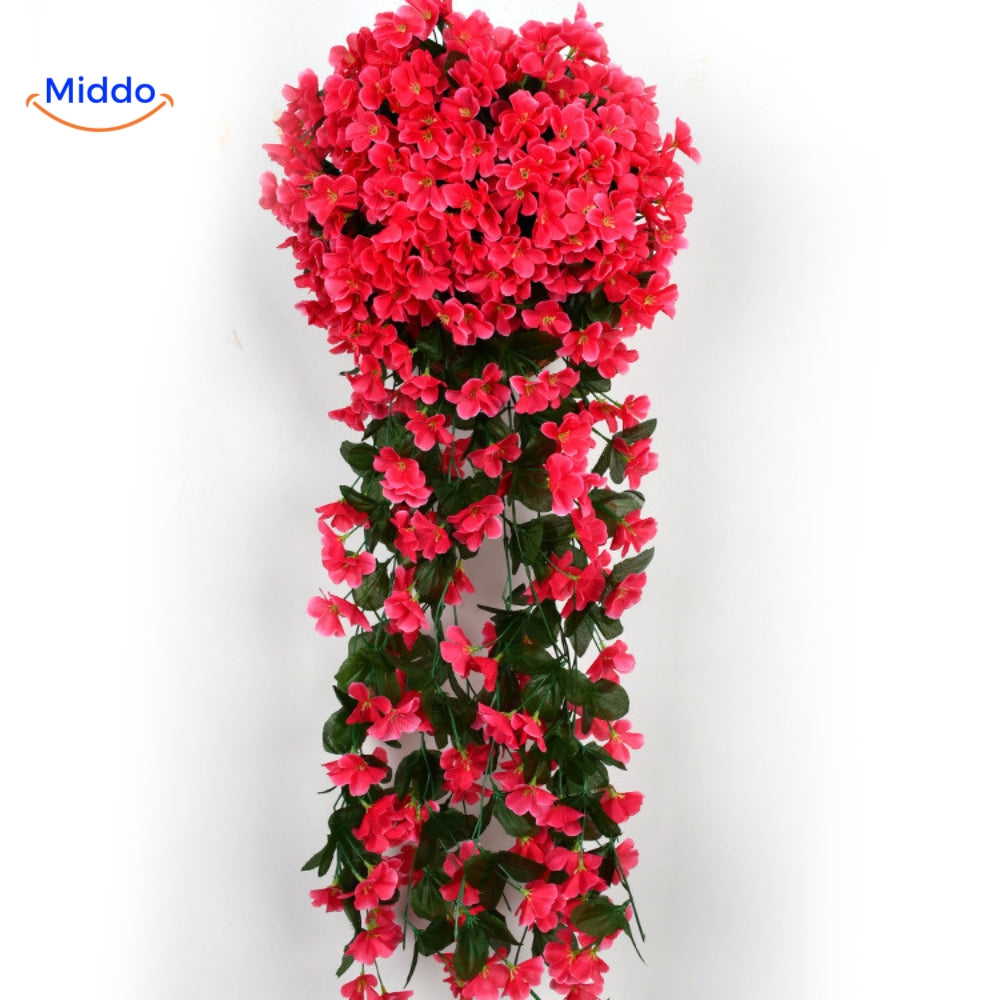 Rode charmante orchideeën aan de muur