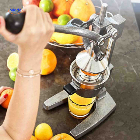 Citripress Juicer handmatige sinaasappelpers met glazen sap www.middo.nl