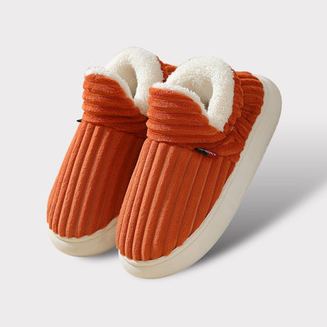 Oranje comfort fleece pantoffels met witte fleece voering en witte rubberen zool.