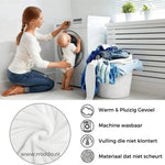 CozyFleece-Het-Pluche-Woldeken-Wasbaar-www.middo.nlVrouw slaapt comfortabel onder CozyFleece pluche woldeken