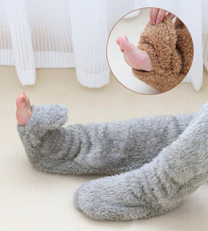 Close-up van FluffSoks met antislip zool in grijs