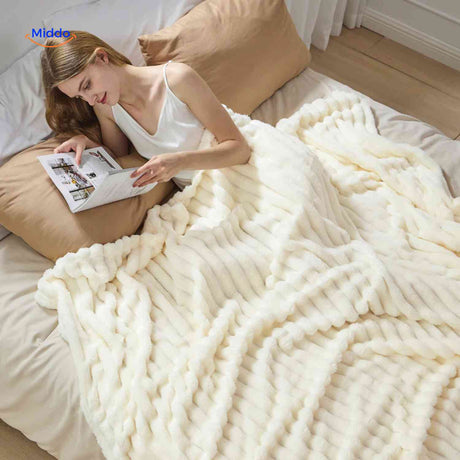 Fluffina Dekentje luxe pluche deken www.middo.nl