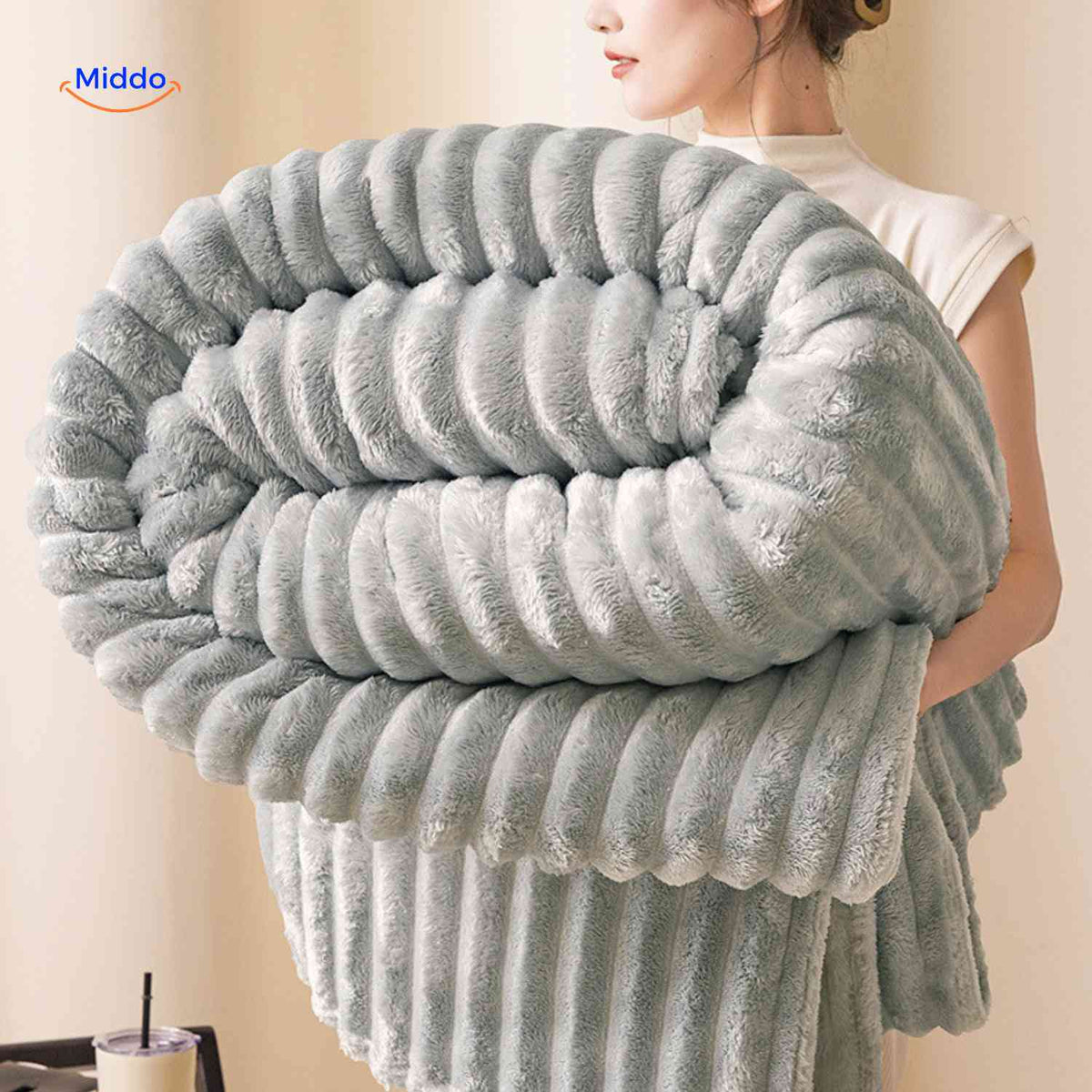 Fluffina Dekentje pluizige pluche deken www.middo.nl
