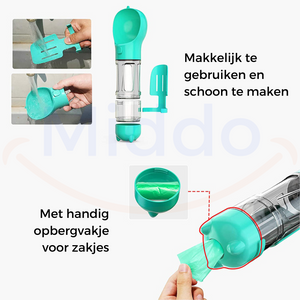 Turquoise FurryFeeder wordt schoongemaakt met water