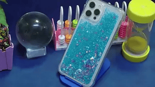 GlowSand Telefoonhoesje met blauw roze glitter vloeistof opstelling www.middo.nl