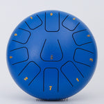 Blauwe steel tongue drum van 20 cm met cijfers op een witte achtergrond