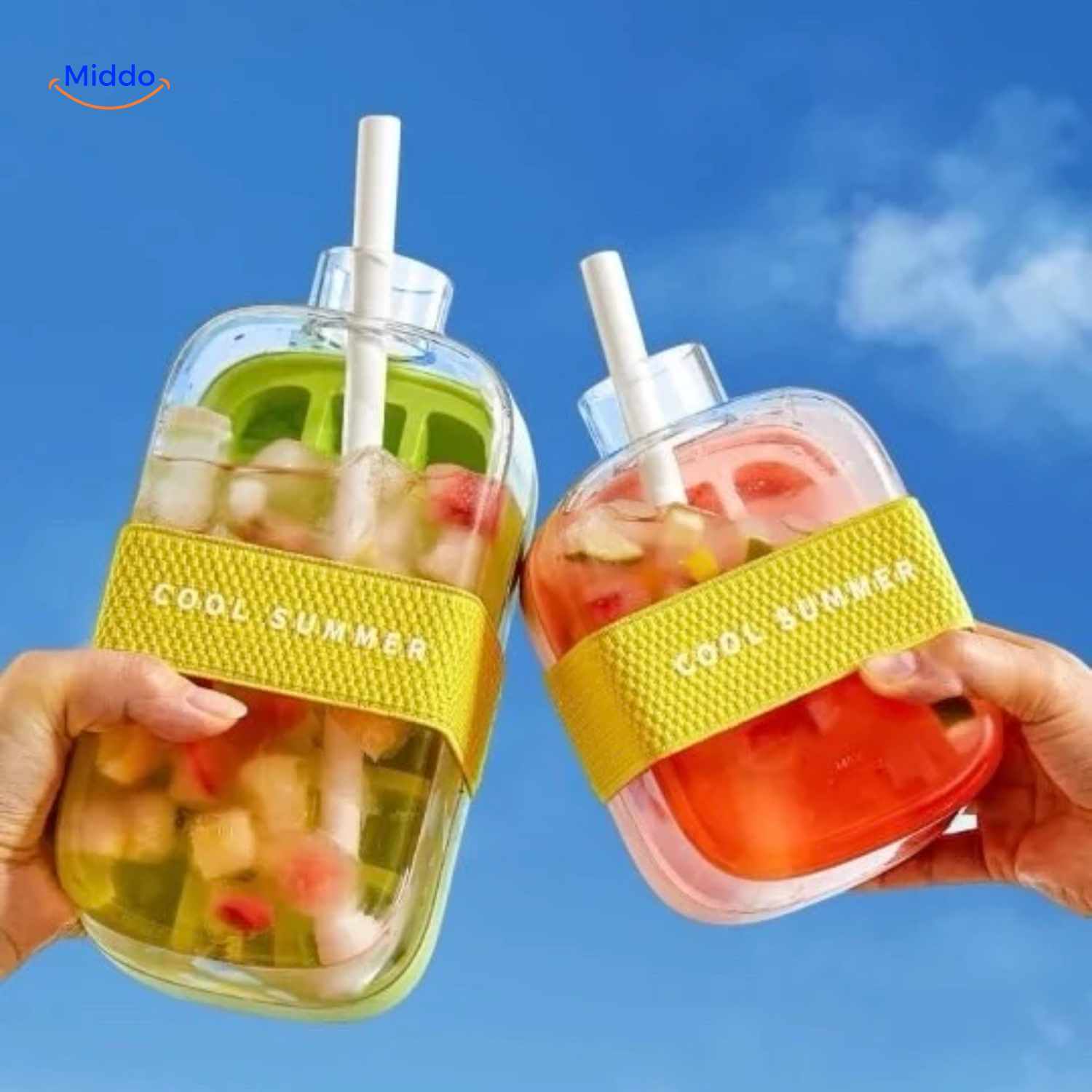 IceNova Flesbeker twee handflessen met vruchtendrank en rietje buitenlucht www.middo.nl