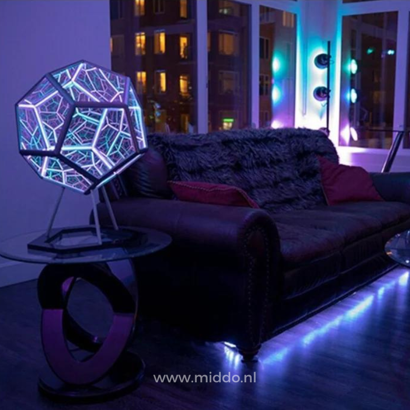 Infinity Light in een verlichte kamer als decoratieve lamp.
