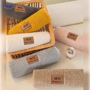 LuxeLamb Sofa Kussens zachte en warme dekens met stof www.middo.nl