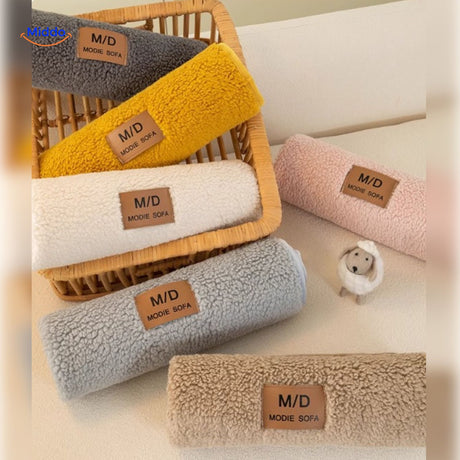 LuxeLamb Sofa Kussens zachte en warme dekens met stof www.middo.nl