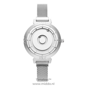 Zilveren horloge met meshband en elegant ontwerp voor dames.
