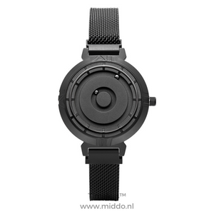 Zwart horloge met meshband en minimalistisch ontwerp voor dames.