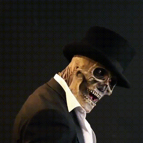 Realistisch Halloween kostuum met hoed en draaiend hoofd.