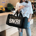 SNKRPro Tas gebruiker met bag in wit shirt www.middo.nl