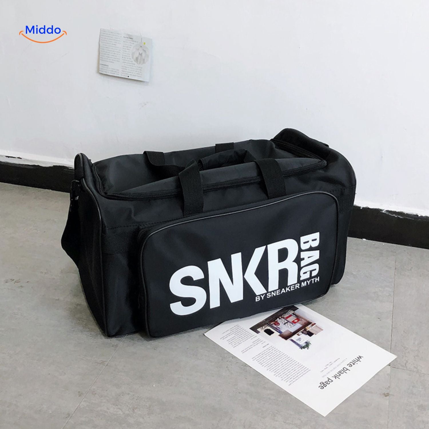 SNKRPro Tas zwart met grote witte tekst www.middo.nl
