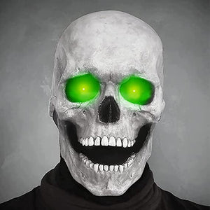 Witte schedelmasker met felgroene ogen en grijns