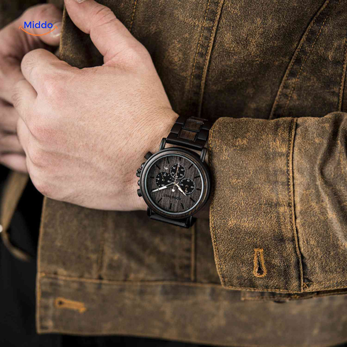 Timbero Houten Horloge houten chronograaf horloge gedragen met jack www.middo.nl