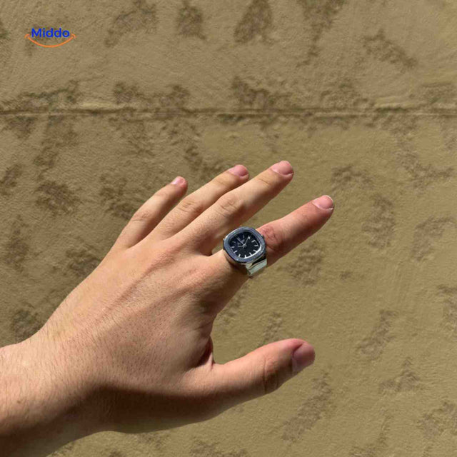Timora Ringhorloge zilver zwart wijzerplaat handmodel www.middo.nl