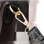 VivaLuxe Tote dichtbij van de haakje ontwerp en leer detail www.middo.nl