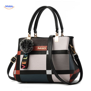 VivaLuxe Tote schakering met schattige pompon van kwast www.middo.nl
