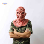 Zombiora Masker persoon draagt verbrand gezichtsmasker camo shirt armen gevouwen www.middo.nl