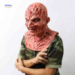 Zombiora Masker persoon draagt verbrand gezichtsmasker camo shirt hand op masker www.middo.nl