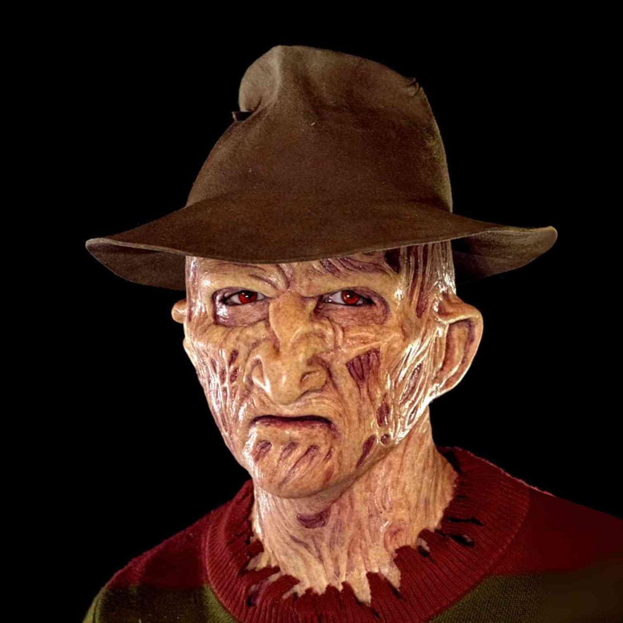 Zombiora Masker verbrande gezichtsmasker met hoed rode ogen www.middo.nl