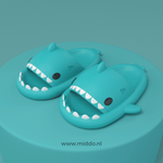 ZomerSharkies mintgroene slippers op mintgroene achtergrond - www.middo.nl