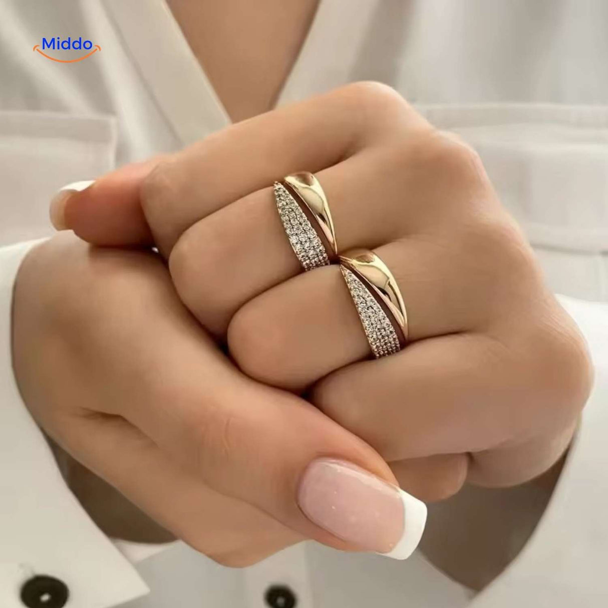 briljante ring dubbele band gedragen op hand www.middo.nl