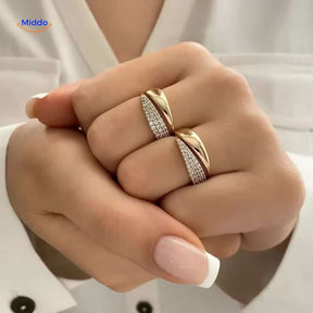 briljante ring dubbele band gedragen op hand www.middo.nl
