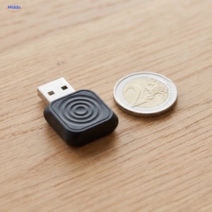 CarLink Pro adapter naast een euromunt, nauwelijks groter