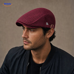 Bordeauxrood Casual Mesh Flat Cap gedragen door een model