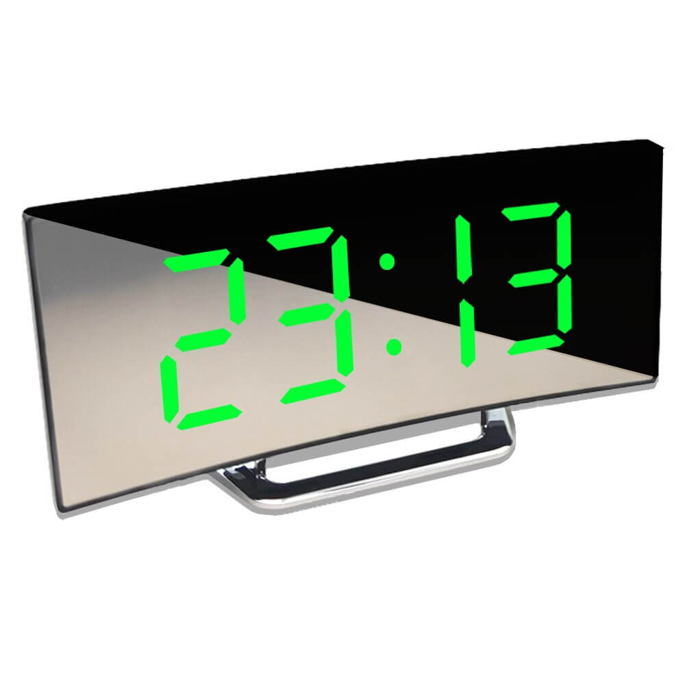 Dichtbij schot van digitale wekker met tijd 23:13 in groen.