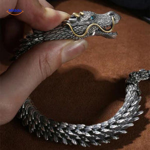 draken detail met blauwe ogen