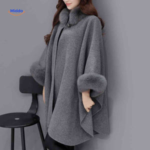 furina capejas grijze wollen poncho met bont www.middo.nl