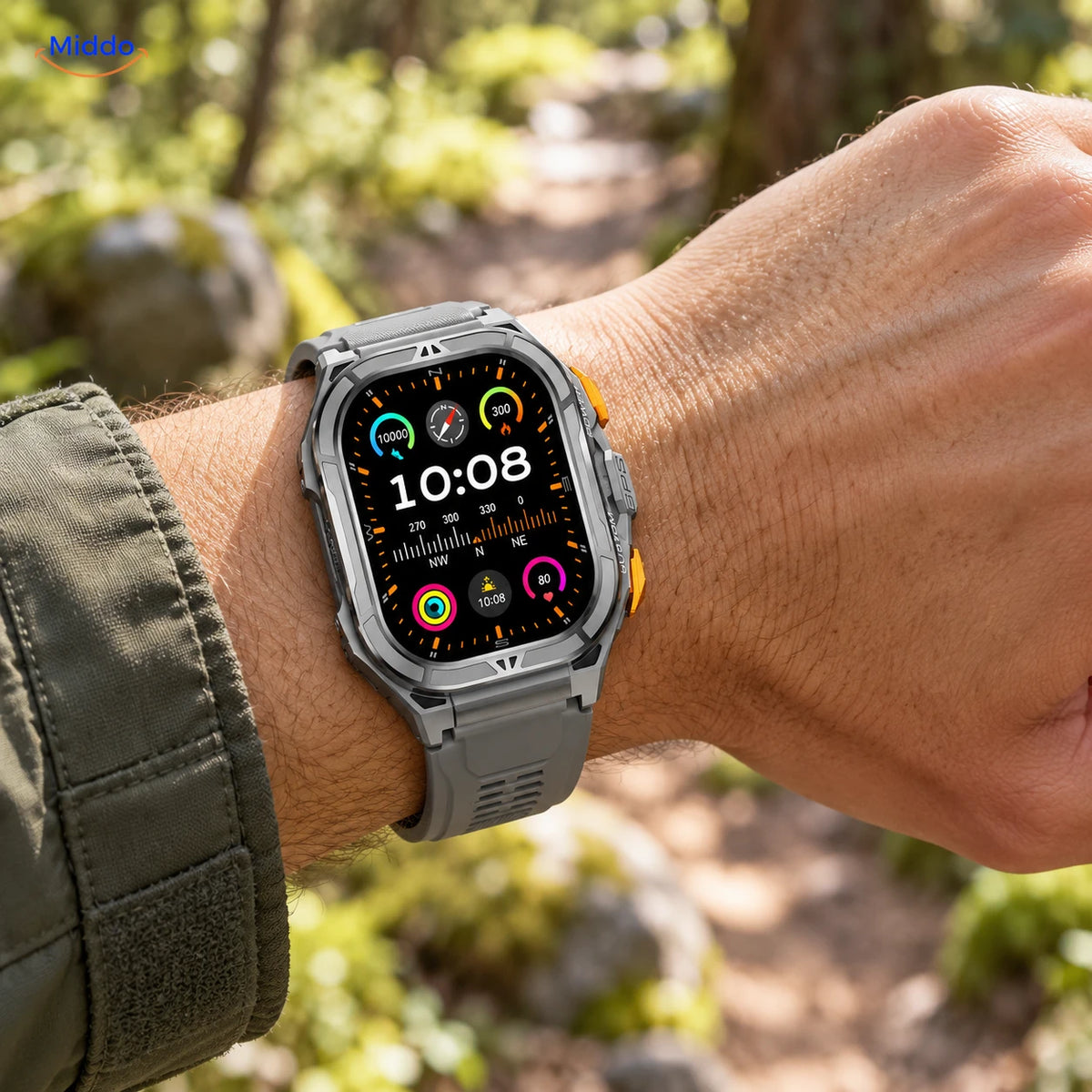 Grijze Galaxy Armor X5 met siliconen band om de pols tijdens een wandeling